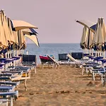 Very Comfortable Seafront 公寓 比比翁