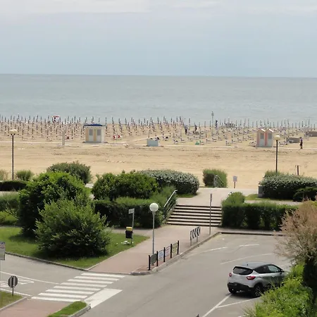 Very Comfortable Seafront Appartement Bibione