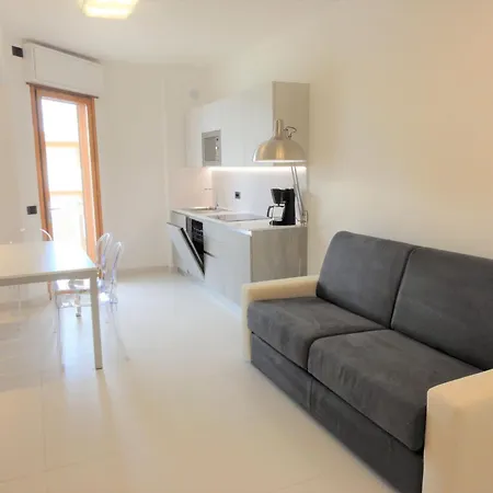 Very Comfortable Seafront Apartment