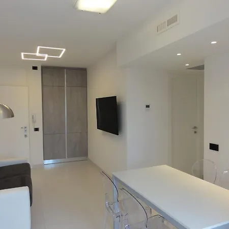 Very Comfortable Seafront Apartment