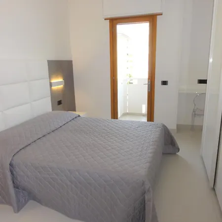 Very Comfortable Seafront Apartment